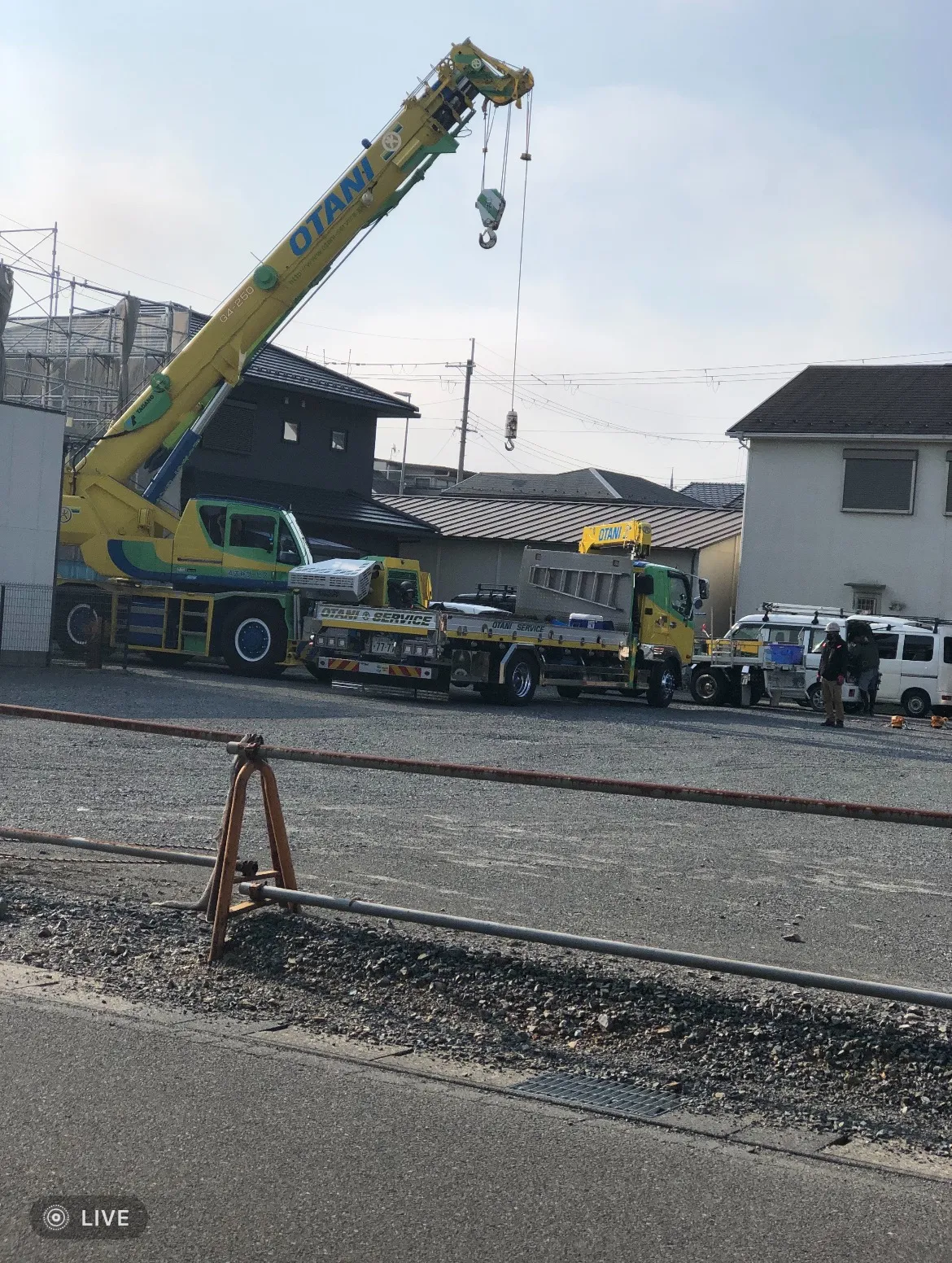 京都府亀岡市大井町の住宅建築現場にて棟上げ作業に伴う交通誘導スタッフを募集しています
