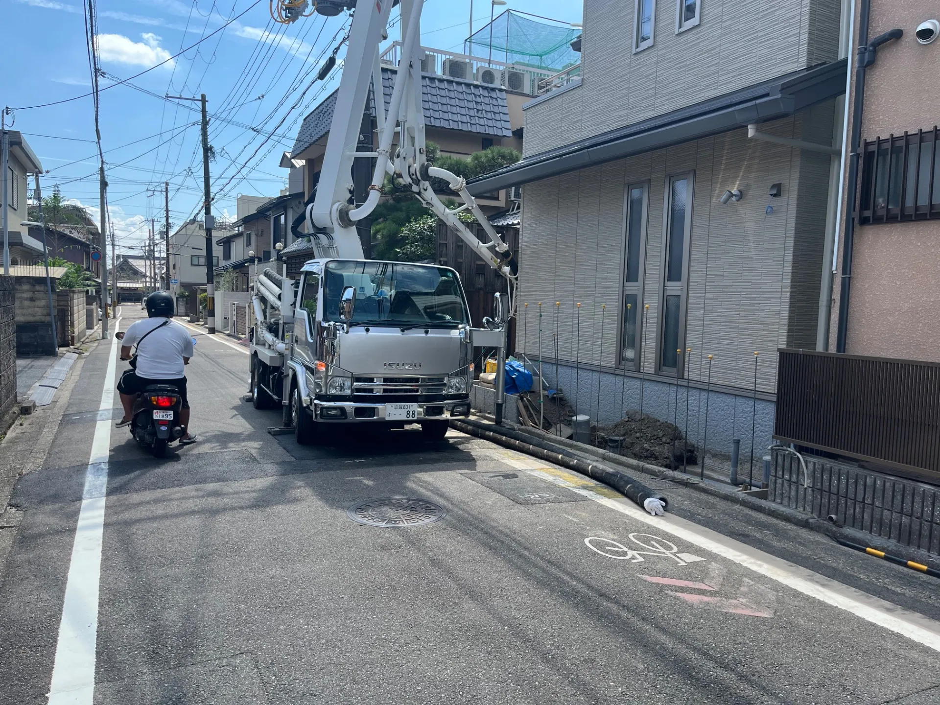 京都府京都市上京区河原町通今出川の住宅現場にて生コン打設に伴う交通誘導スタッフを募集しています