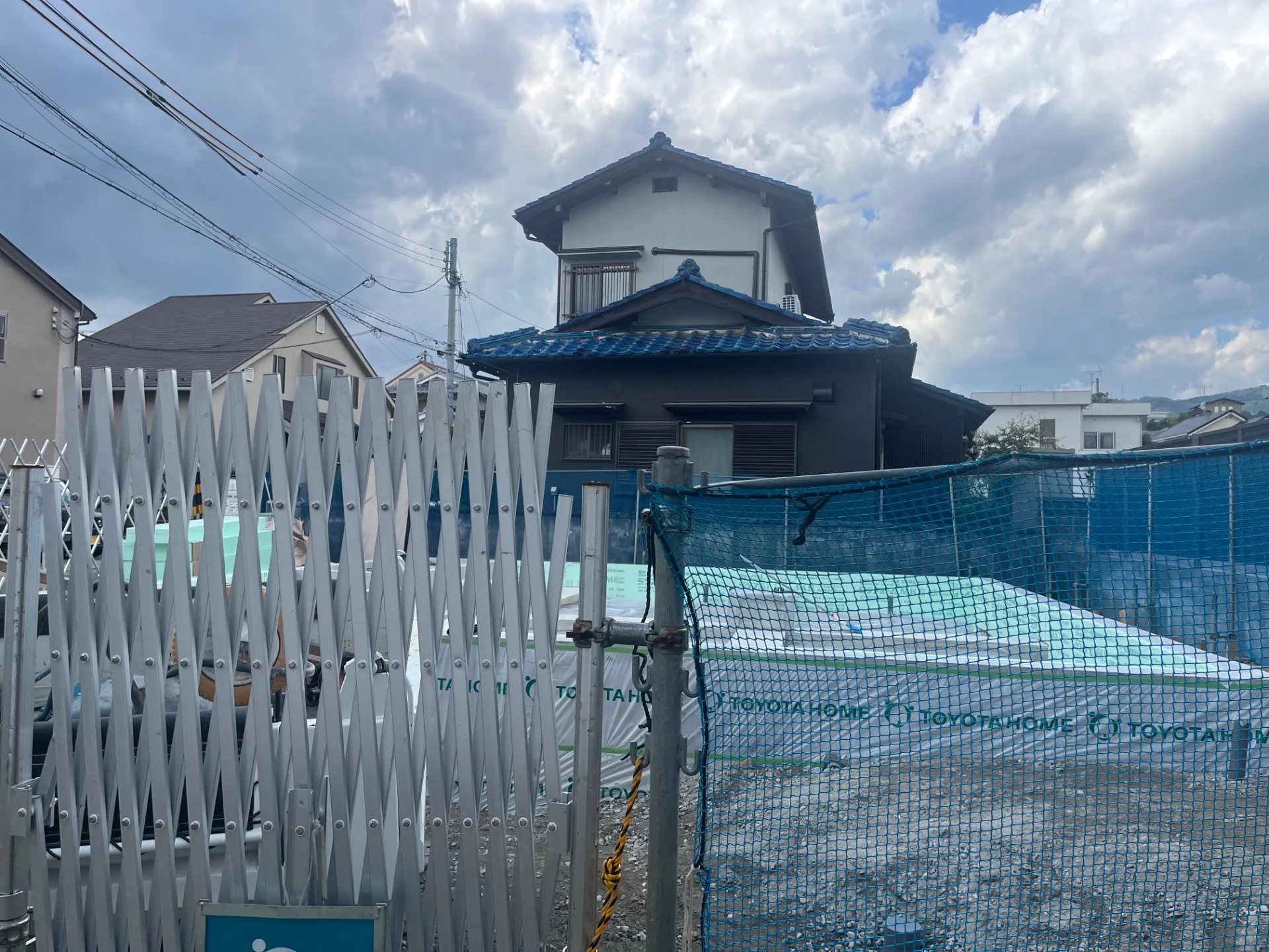 京都府長岡京市天神3丁目の住宅建築現場にて生コン打設作業に伴う交通誘導メンバーを募集しています