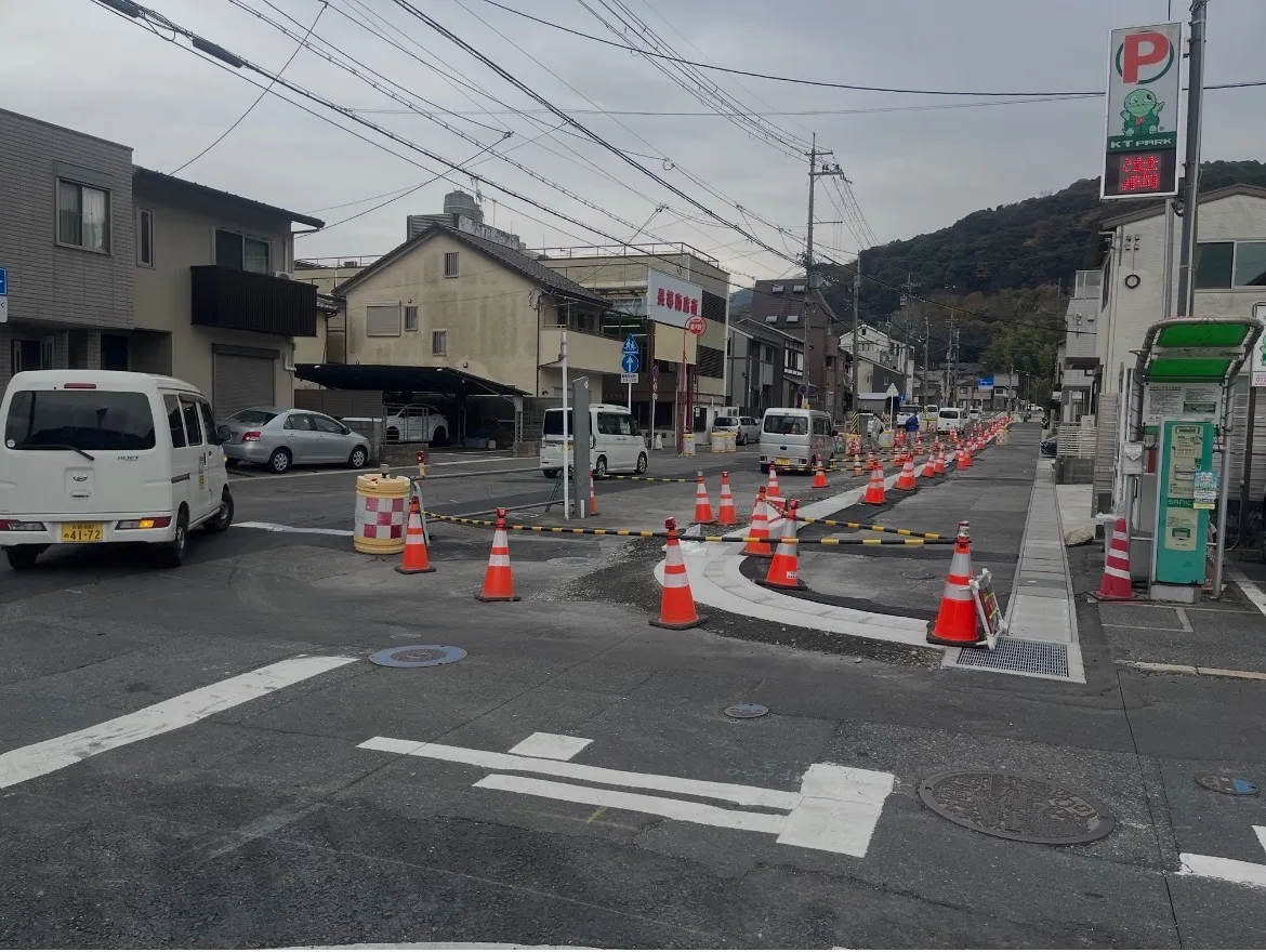 滋賀県大津市長等2丁目にて宅地造成工事に伴う交通誘導スタッフを募集しています