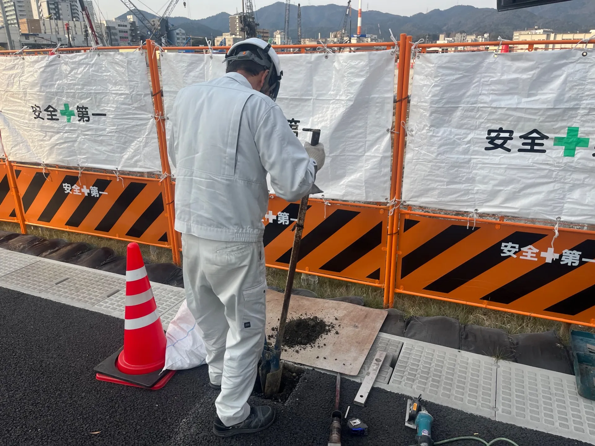 滋賀県大津市晴嵐1丁目にて電気設備設置作業に伴う交通誘導スタッフを募集しています