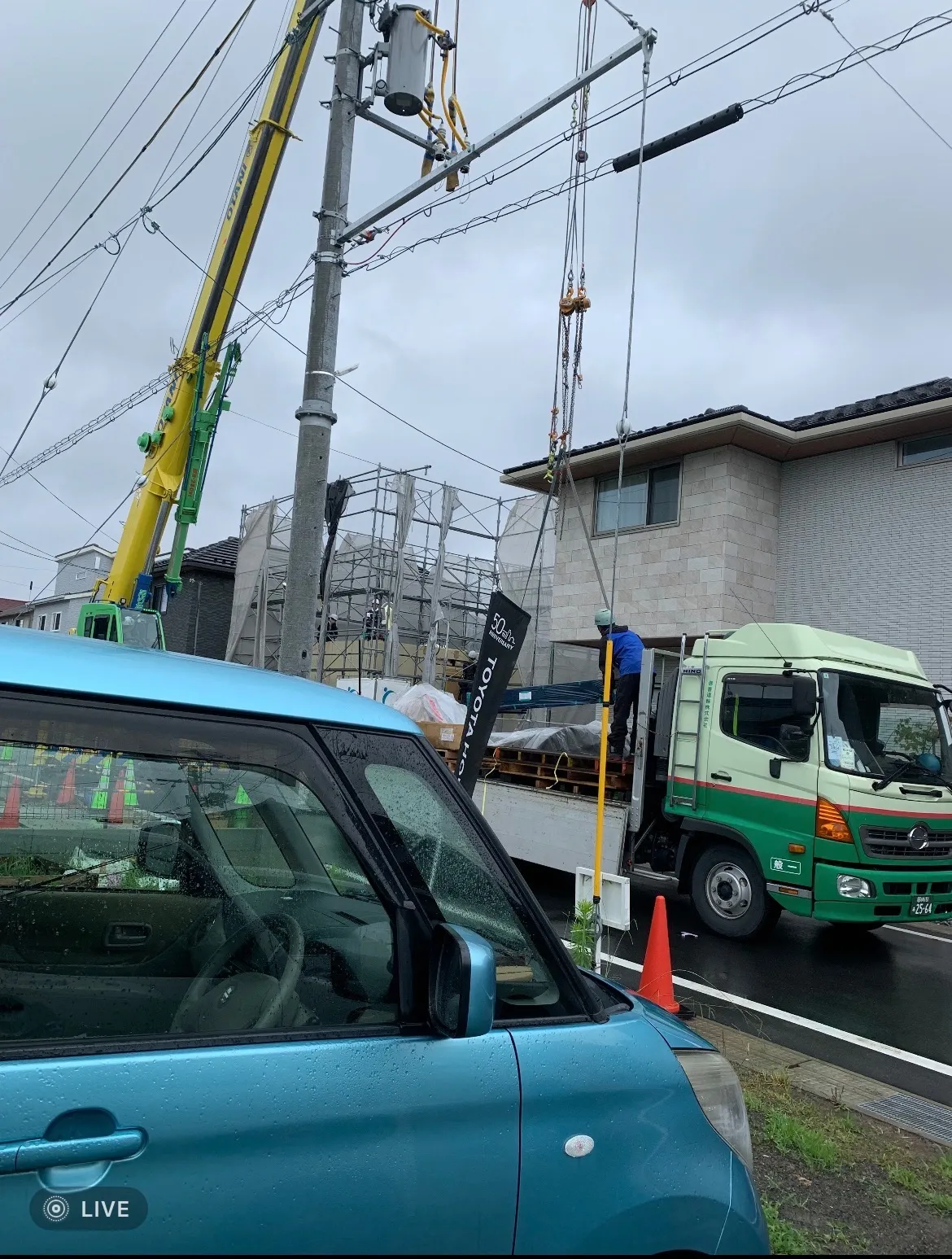 滋賀県草津市野路町の住宅建築現場にて新築住宅棟上げ作業に伴い現場周辺にて一緒に交通誘導を頑張ってくれる仲間を募集しています