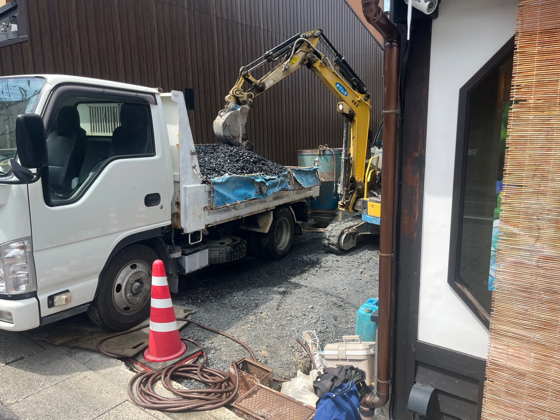 滋賀県大津市中央2丁目にて新築倉庫建設に伴い周辺の交通誘導スタッフを募集しています